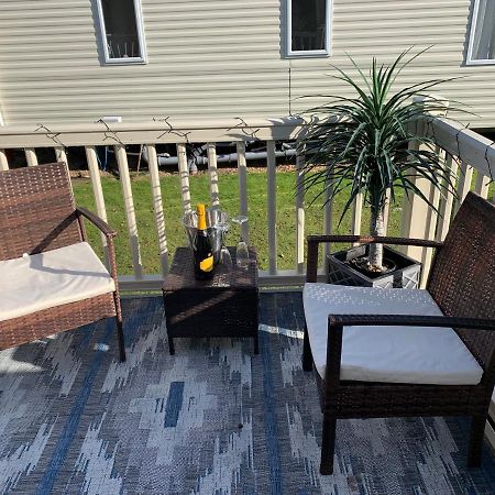Beautiful 3 Bedroom Caravan With Hot Tub - Tattershall Lakes Экстерьер фото
