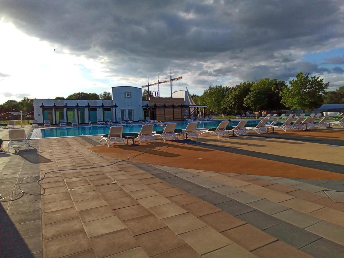 Beautiful 3 Bedroom Caravan With Hot Tub - Tattershall Lakes Экстерьер фото